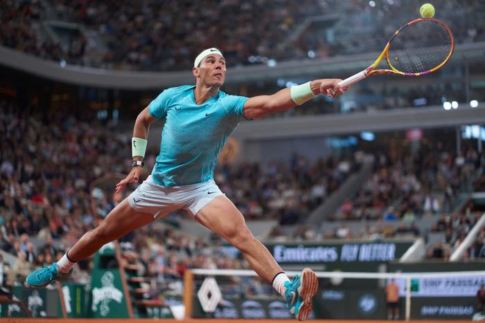 关于纳达尔在曼联比赛中重返赛场，出色发挥引发热议！的信息